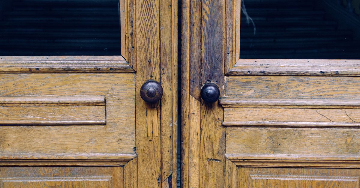 Door Knob Lock vs. Deadbolt: Which Does Your Door Actually Need? — Skokie Locksmith Chicago